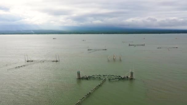 海里的养鱼场。菲律宾、棉兰老岛 — 图库视频影像