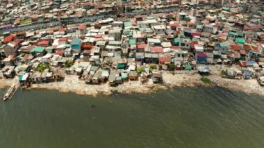 Manila 'nın gecekondu ve yoksul semtleri.