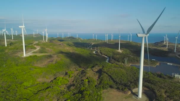 Vista aérea del parque eólico y Solar Farm. — Vídeo de stock