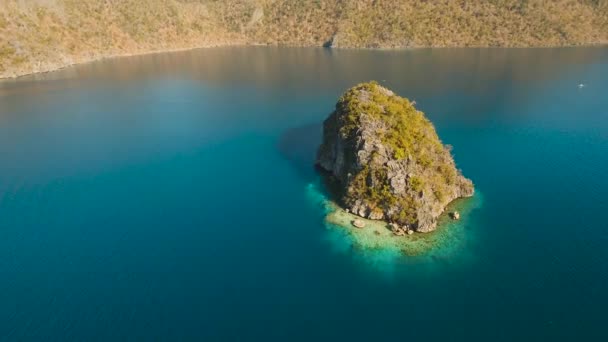 Paysage marin avec des îles dans la lagune — Video