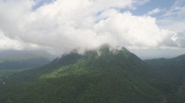 Filipinler 'deki dağ manzarası.
