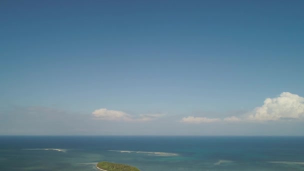 Pulau tropis Tanduyong dengan pantai. — Stok Video