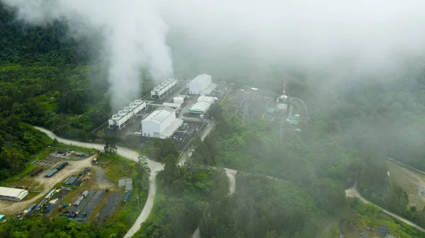 Geothermal power station. Philippines, Mindanao. Apo mountain. — Stock Photo, Image