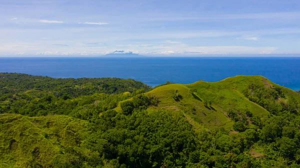 Colinas e montanhas com vegetação tropical. Bohol, Filipinas. — Fotografia de Stock
