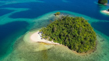 Britanya Adaları Grubu. Surigao Del Sur, Mindanao, Filipinler.