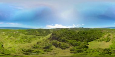 Tropikal manzara, ormanlı deniz ve dağlar. Bohol, Filipinler 360 Panorama VR.