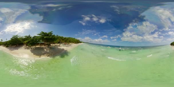 Spiaggia sabbiosa e mare tropicale. Isola di Panglao, Filippine. Vista a 360 gradi. — Video Stock