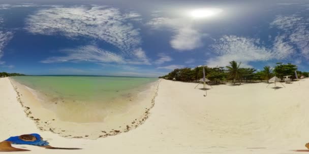 Krásná pláž a tyrkysové moře. Anda Bohol, Filipíny. 360-stupňové zobrazení. — Stock video