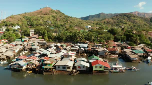 Maisons de pêcheurs sur l'eau, Philippines, Palawan — Video