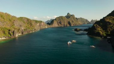 Tropik adaları olan deniz burnu El Nido, Palawan, Filipinler