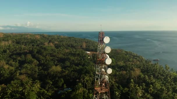 Torre de telecomunicações, antena de comunicação na Ásia — Vídeo de Stock