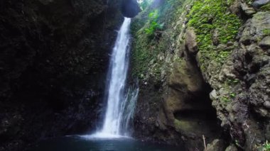Güzel tropik şelale. Bali, Endonezya.