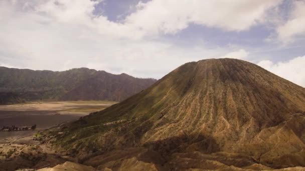 Batok vulkaner i Bromo Tengger Semeru nationalpark, östra Java, Indonesien. — Stockvideo