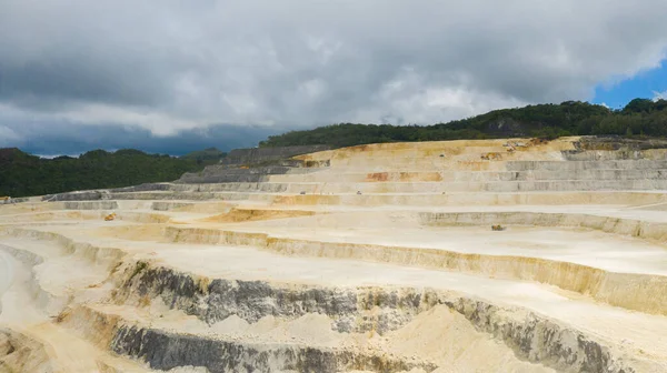 Limestone quarry in the mountains. — Stock Photo, Image