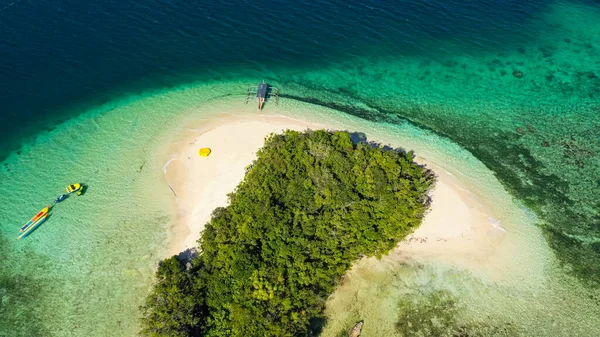 브리타니아 제도의 섬들. 수리아가오 델 수르, 필리핀 민다 나오. — 스톡 사진