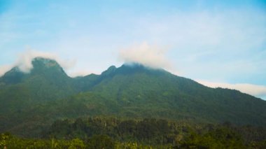 Camiguin Adası, Filipinler 'deki dağlar.