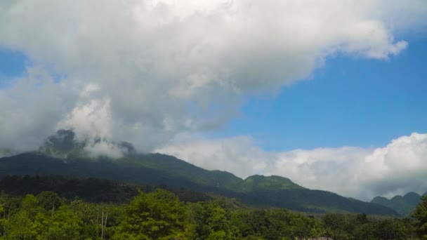 Montañas en la isla de Camiguin, Filipinas. — Vídeo de stock