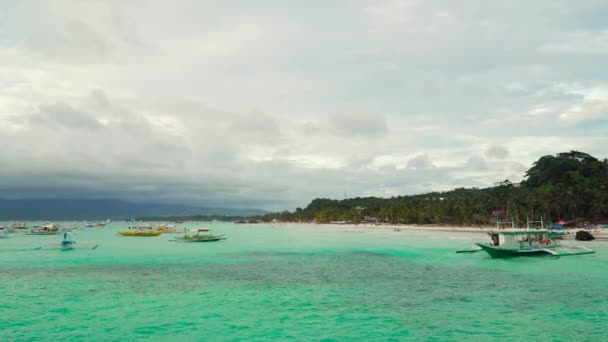 Spiaggia di sabbia bianca. Filippine, Boracay. — Video Stock