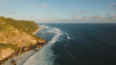 Bali adasındaki Rocky sahili. Hava görünümü.