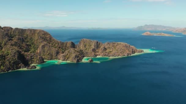 Trópusi sziget homokos stranddal, Fülöp-szigetek, Palawan — Stock videók