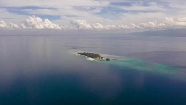 Little Liguid Island, Philippines, Mindanao. — Stock Video