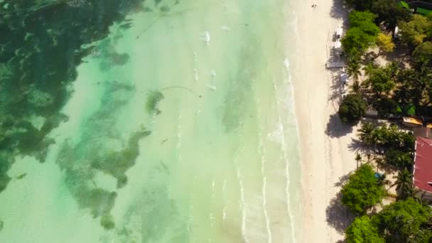 Plage de sable et mer tropicale. Île de Panglao, Philippines. — Video