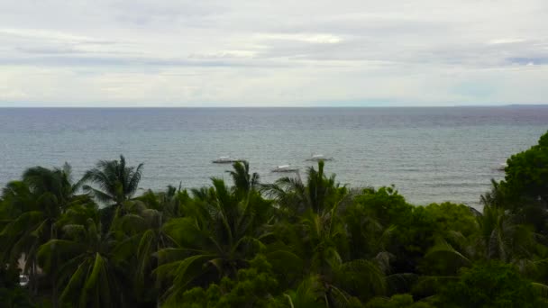 Bateaux en mer, paysage tropical. — Video