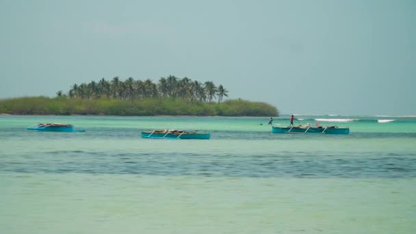 Tropical île de Tanduyong avec plage. — Video