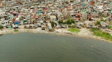 Manila 'nın gecekondu ve yoksul semtleri.