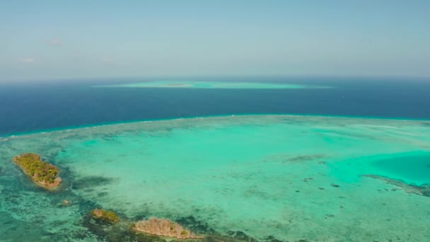 Tropical Islands and Coral Reef Atoll. Balabac, Filipinas. — Vídeo de stock