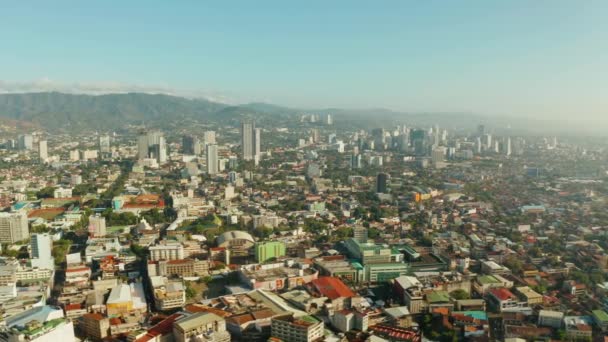 Modern város Cebu felhőkarcolók és épületek, Fülöp-szigetek. — Stock videók