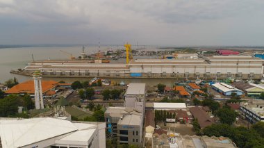 Surabaya, Java, Endonezya 'daki kargo ve yolcu limanı