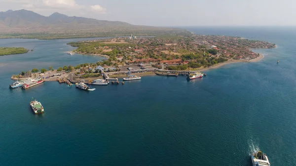 Puerto de ferry de pasajeros marítimos Gilimanuk. Bali Indonesia. — Foto de Stock