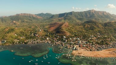 Coron kasabasının hava manzarası. Filipinler, Palawan, Busuanga