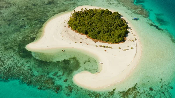 모래사장 이 있는 열 대의 섬. 발라바크, 필리핀, 팔 라완. — 스톡 사진