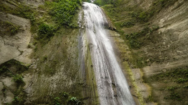 Schöner tropischer Wasserfall Philippinen, Cebu — Stockfoto