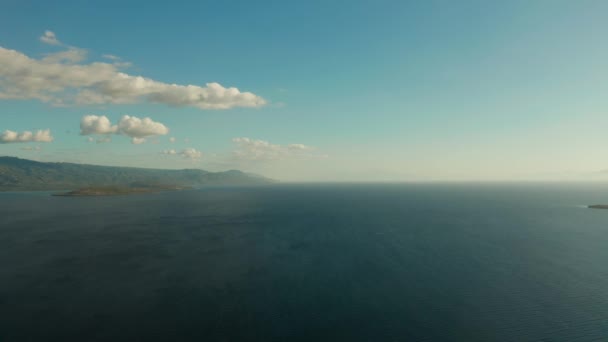Seascape, ilha e céu com nuvens, Cebu, Filipinas. — Vídeo de Stock