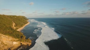 Bali adasındaki Rocky sahili. Hava görünümü.