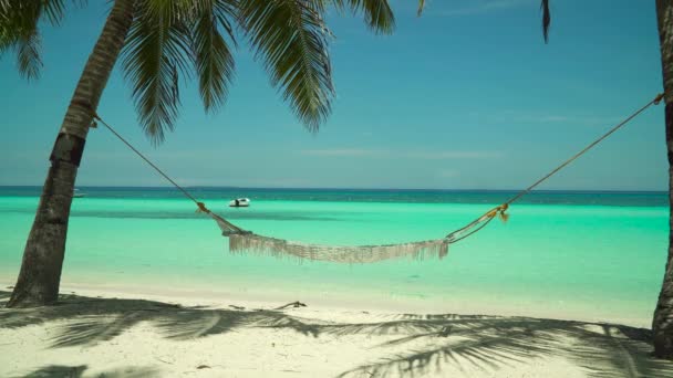 Písečná pláž a tropické moře. Ostrov Panglao, Filipíny. — Stock video