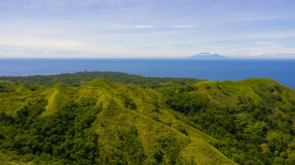 Colinas e montanhas com vegetação tropical. Bohol, Filipinas. — Fotografia de Stock