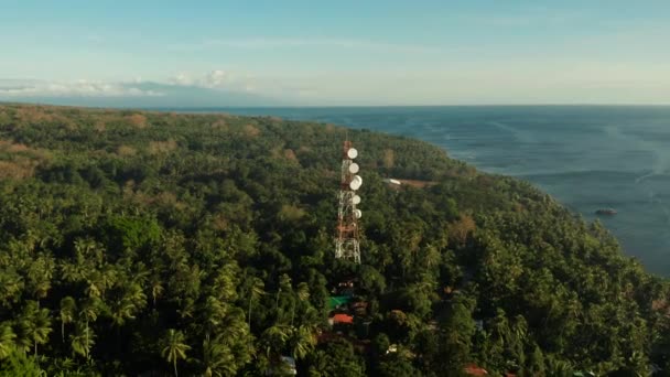 Torre de telecomunicaciones, antena de comunicación en Asia — Vídeo de stock