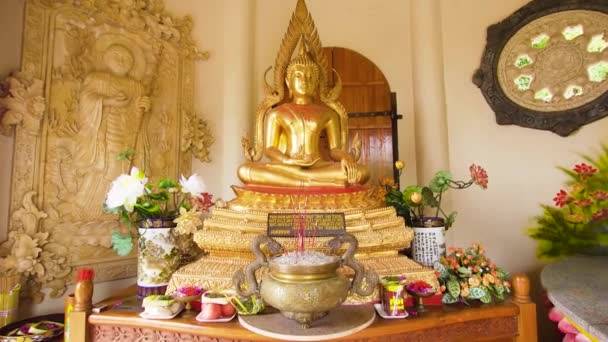 Statue de Buda dans le temple. Bali, Indonésie. — Video