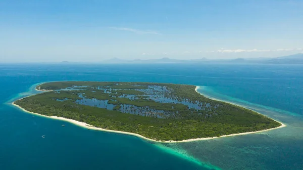 Grande isola di Santa Cruz. Filippine, Zamboanga. — Foto Stock