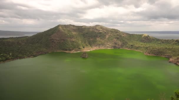 Кратер озера на вулкані Тааль. Філіппіни. — стокове відео