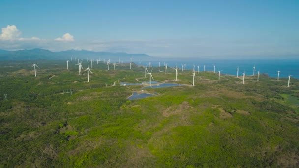 Vista aérea del parque eólico y Solar Farm. — Vídeo de stock