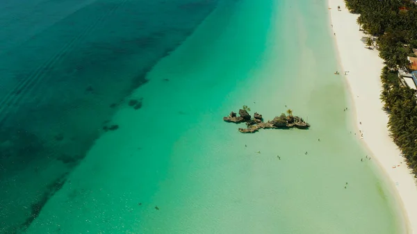 フィリピンの白い砂浜のボラカイ島 — ストック写真