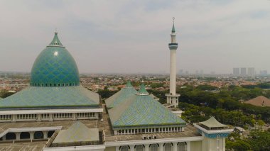 Surabaya Endonezya 'daki Al Akbar Camii.