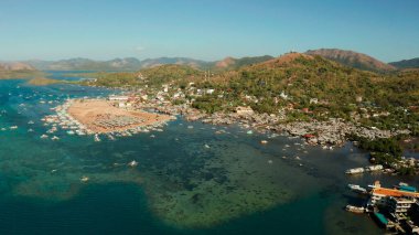 Coron kasabasının hava manzarası. Filipinler, Palawan, Busuanga
