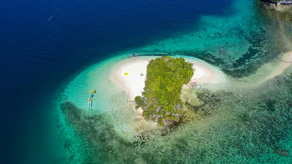 브리타니아 제도의 섬들. 수리아가오 델 수르, 필리핀 민다 나오. — 스톡 사진