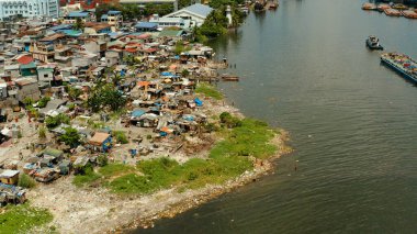 Manila 'nın gecekondu ve yoksul semtleri.